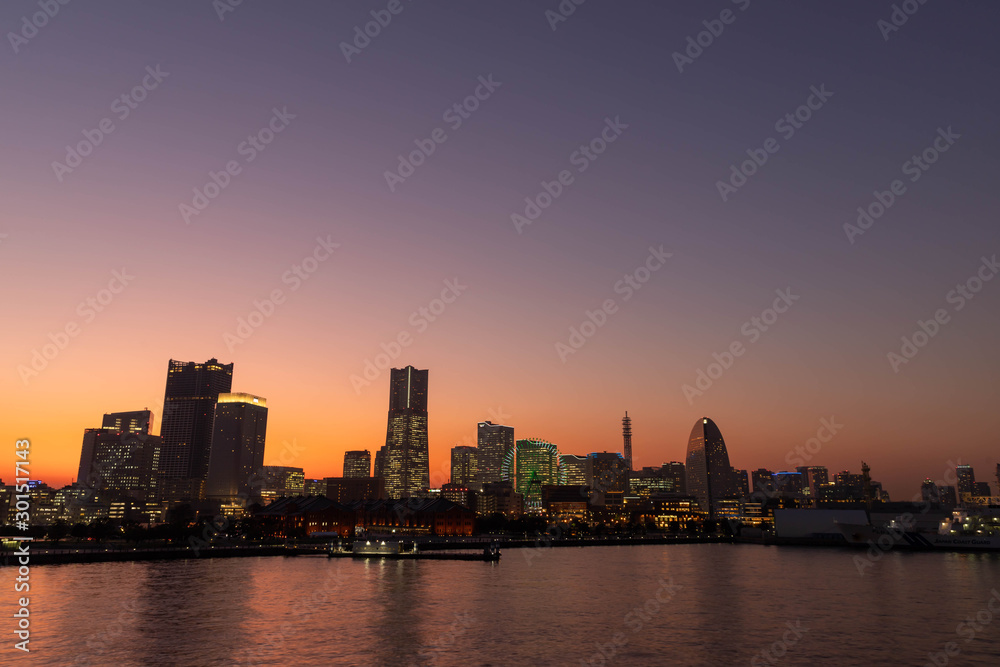 横浜みなとみらいの夕景