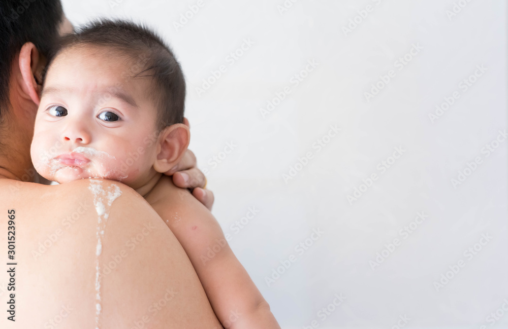 Close up of asian father is holding his baby to belching after breast feeding time, concept of parent care to the child and over feeding in baby. - obrazy, fototapety, plakaty 