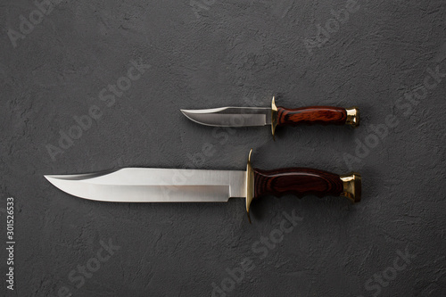 Canvastavla Hunting knives on a black background.