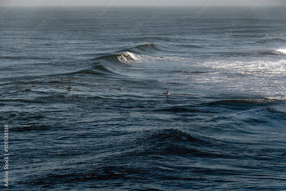 Obraz premium Atlantic ocean in morning light next to Nazare, Portugal.
