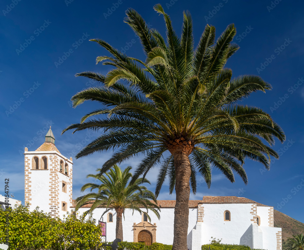 Fototapeta premium Iglesia Catedral de Santa Maria de Betancuria: Betancuria, Fuerteventura, Canary Islands, Spain