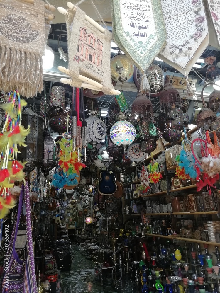 Fototapeta premium bazar et marchandises colorées