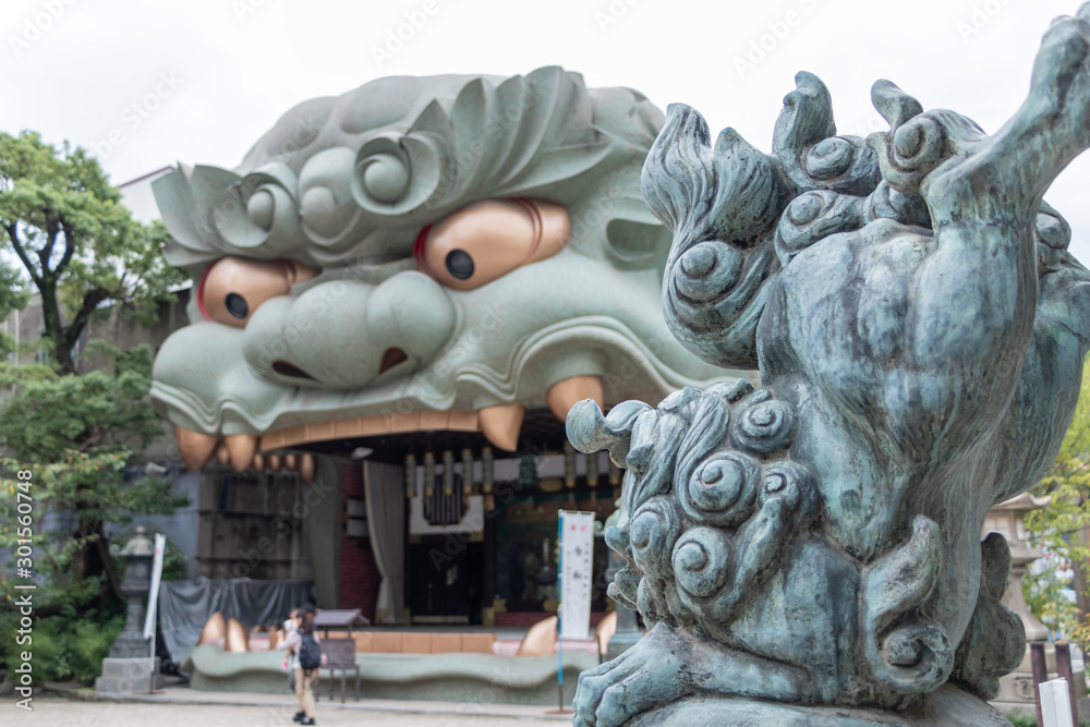 難波八阪神社、狛犬と獅子殿