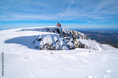 Fototapeta Naklejka Na Ścianę i Meble -  famous sniezne kotly (Great Snowy Pit), Giant Mountains (czech: Krkonose, pol: Karkonosze) during winter, Sudety on Czech-Polish border
