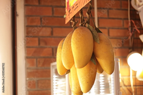 Big Mangoes