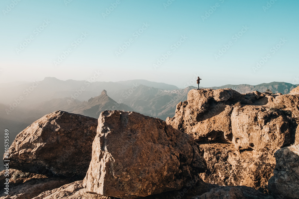Fototapeta premium boy alone on top of the mountain