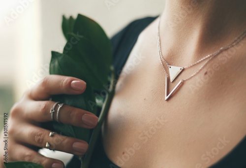 Obraz na płótnie Tender jewerly on female neck, close up shot w salonie
