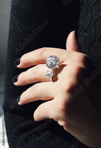 Obraz na płótnie Tender jewerly on female hand, close up shot w salonie