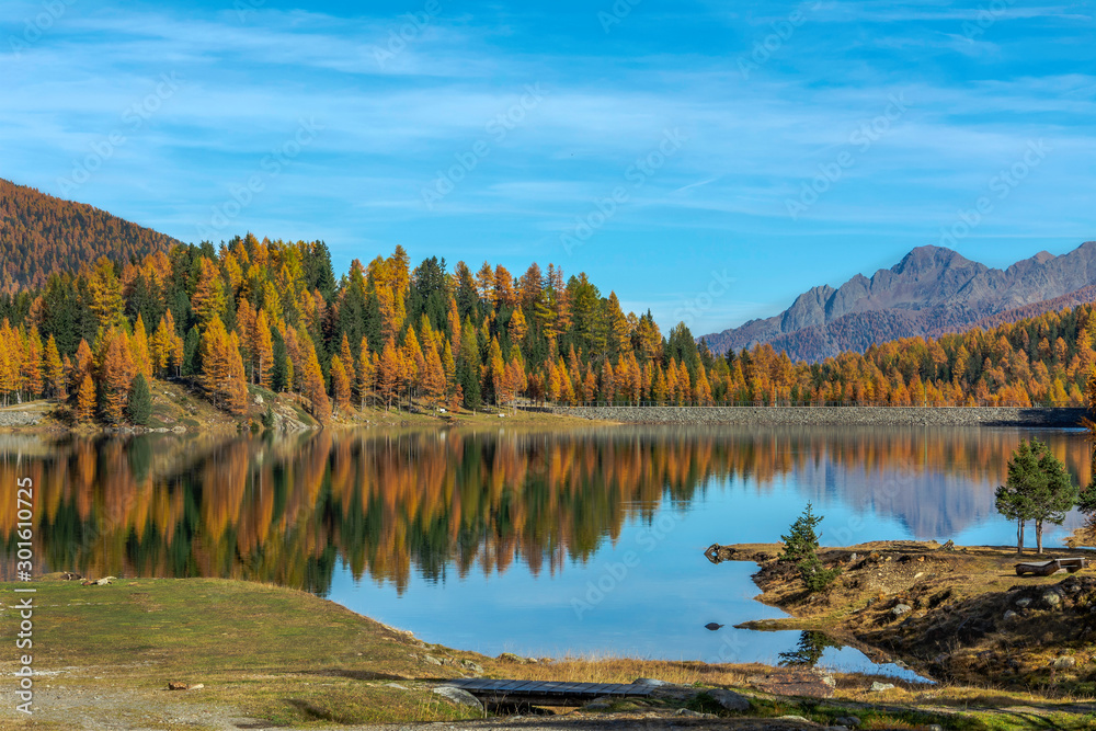 Fototapeta premium Stausee Weissbrunn im Ultental - Südtirol - Italien