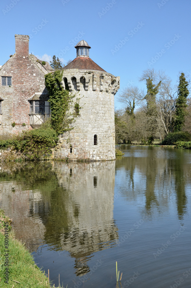 Vieux château dans un parc du sud de l'Angleterre