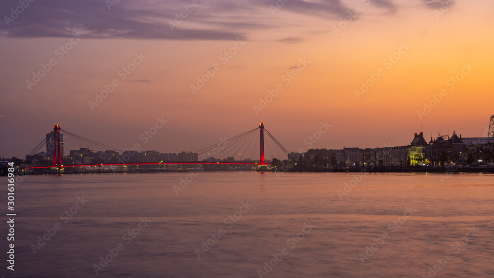 Obraz premium Bridge on the river Maas in Rotterdam in the morning.