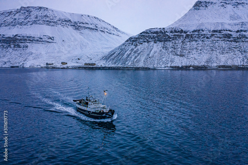 svalbard norway boat cruise fjord Grumant