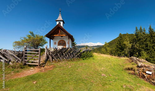 Die Hirtenkapelle am Meislstein in Goldegg photo