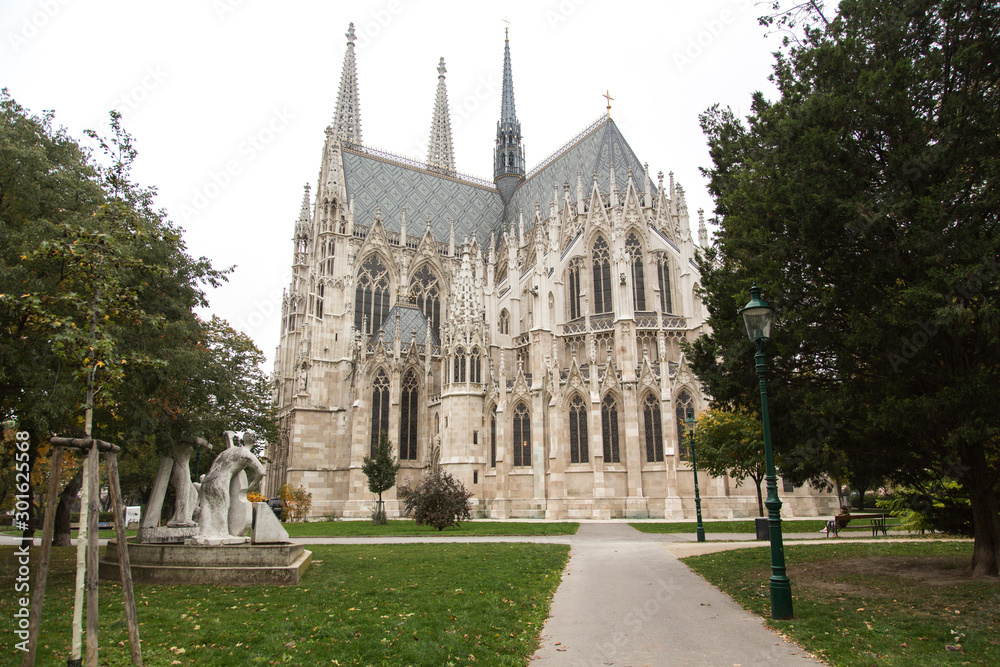 Wien: Die Votivkirche als ein bedeutendes neogotisches Sakralbauwerk