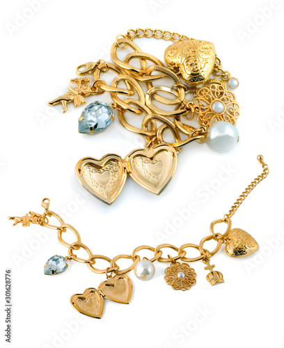 Gold chain pendant shape of heart