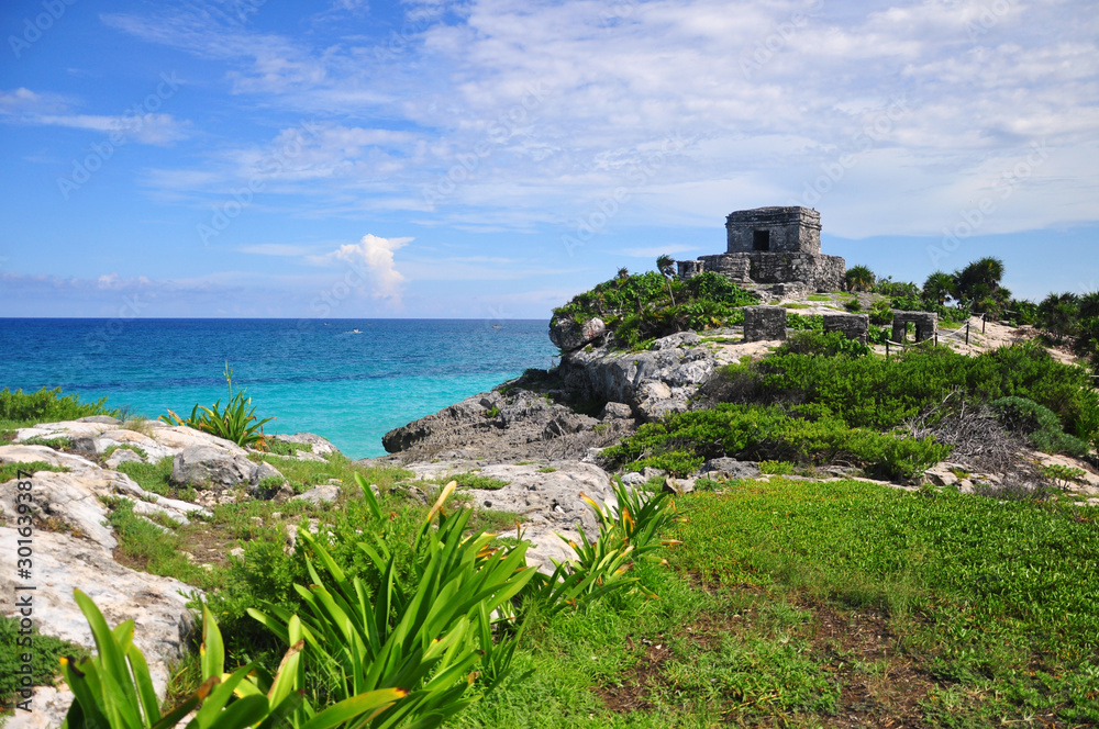 God of Winds Temple at Tulum archeological site, a pre-columbian Mayan City, Tulum, Yucatan, Mexico, Central America.