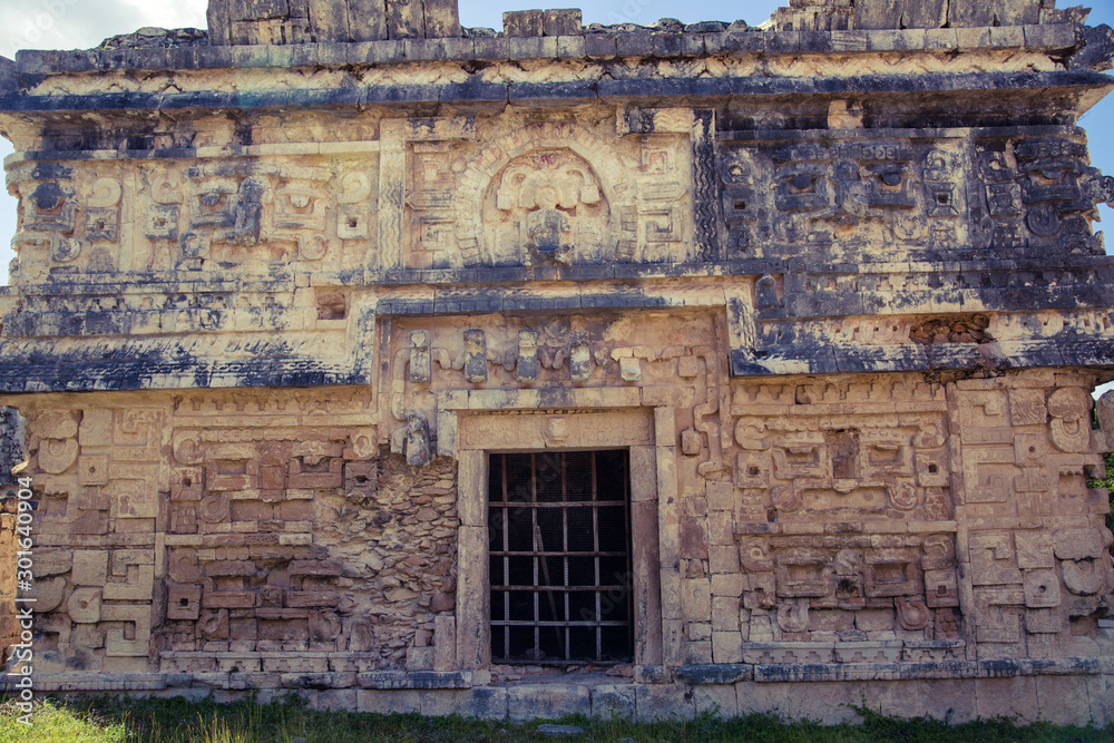 Mexico, Chichen Itzá, Yucatán. Ruins of the living yard, possibly belonged to the royal family Mexico, Chichen Itzá, Yucatán. Ruins of the living yard, possibly belonged to the royal family