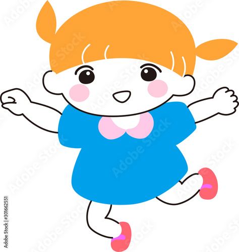おしゃれ　女の子　はしゃぐ　歩く　笑顔