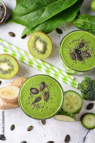 Green detox smoothie with ginger