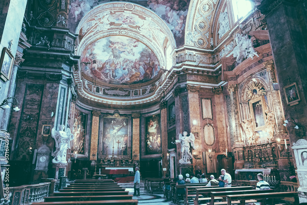 Obraz premium Panoramic view of interior of Sant'Andrea delle Fratte