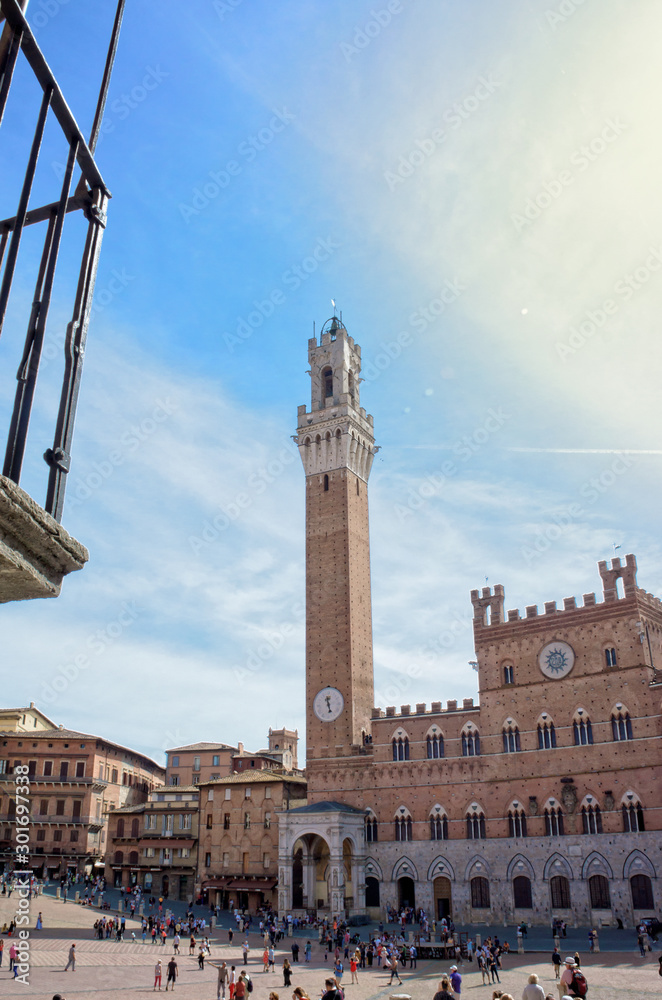 Fototapeta premium The Torre del Mangia and Piazza del Campo - Siena Italy