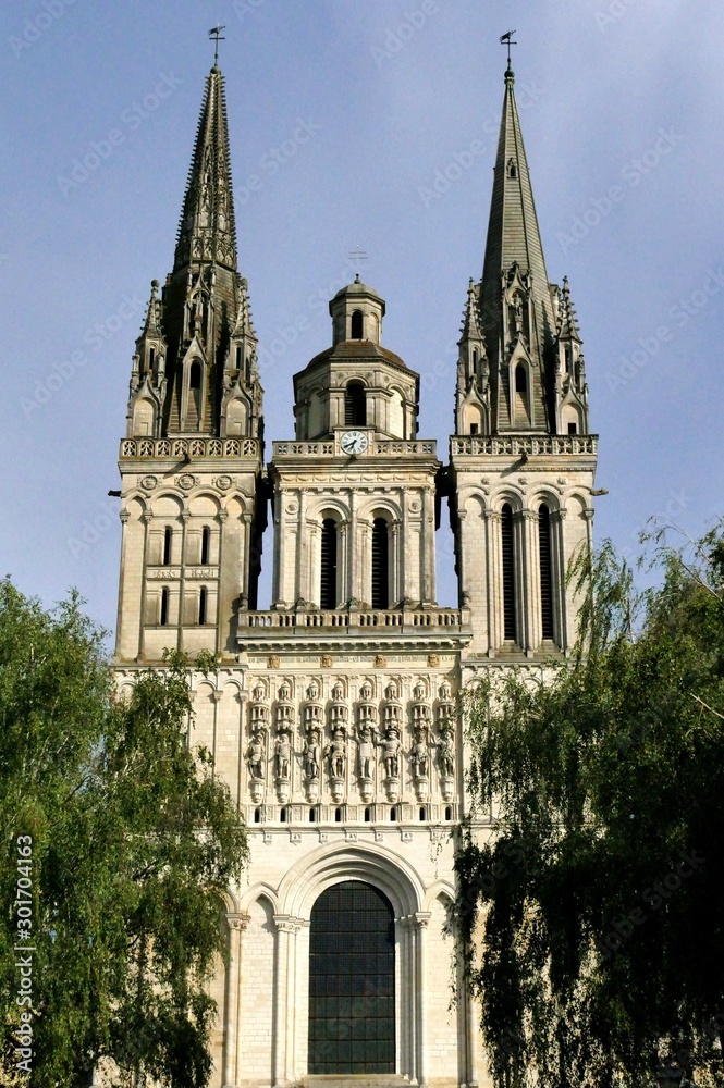 Façade de la cathédrale Saint-Maurice à Angers