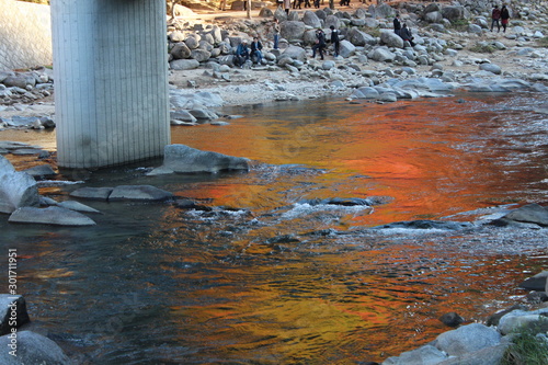日本の愛知県の香嵐渓の紅葉の風景