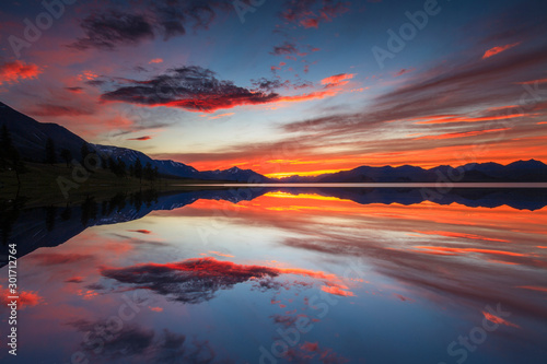 Beautiful views of the lake and the reflection of the sunset sky.