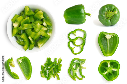 Fotografia Set of fresh whole and sliced green bell pepper isolated on white background