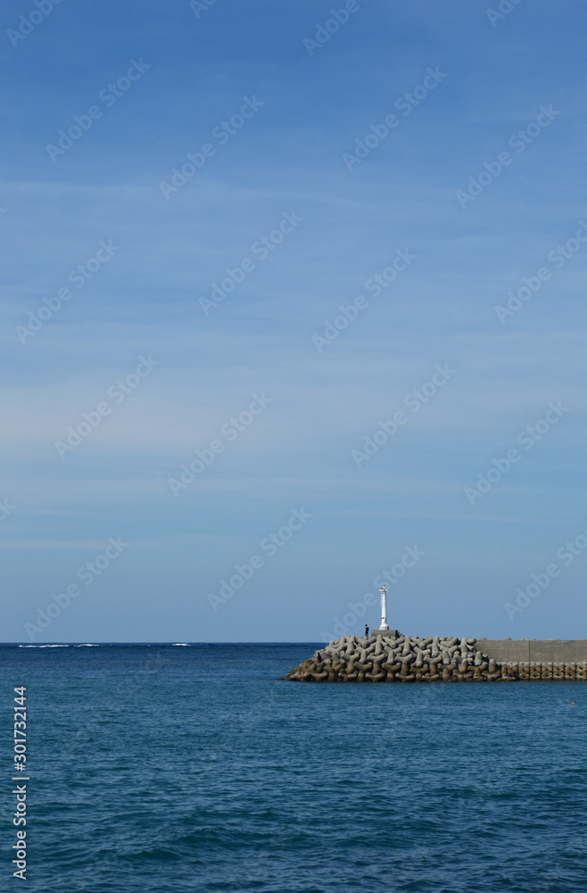 防波堤の灯台