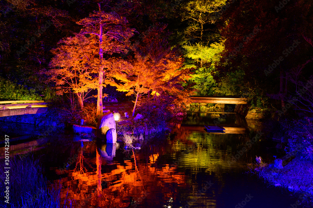 秋の小倉城庭園ライトアップ