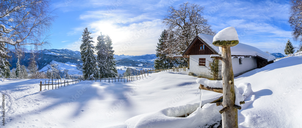 Pittoreske Landschaft mit verschneiter Tränke im Allgäu - obrazy, fototapety, plakaty 
