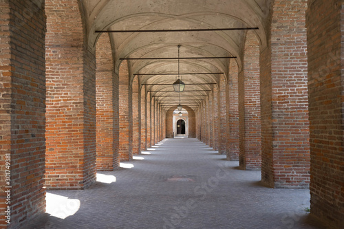 Perspective et arches en brique