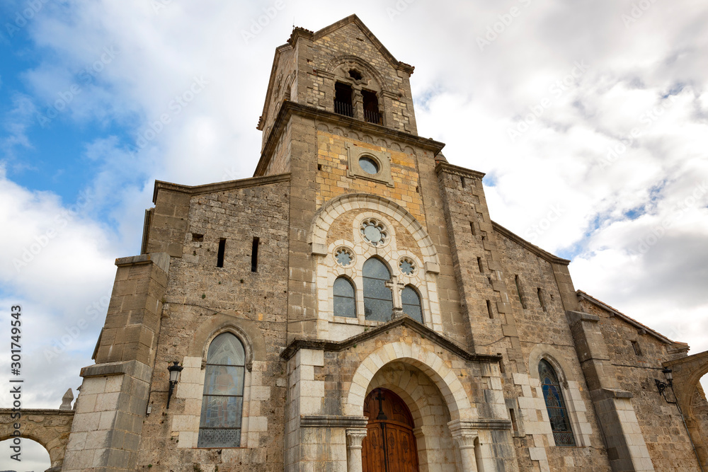Iglesia fortificada de San Vicente Mártir y San Sebastián de Frías. Burgos España