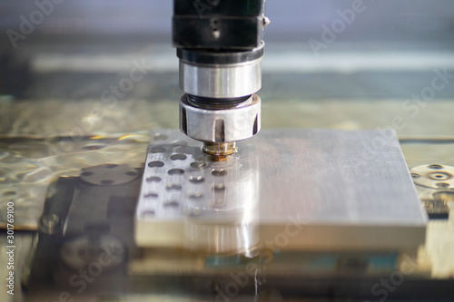 Billede på lærred Electrical discharge machine spark eroding with water process machine die mold i