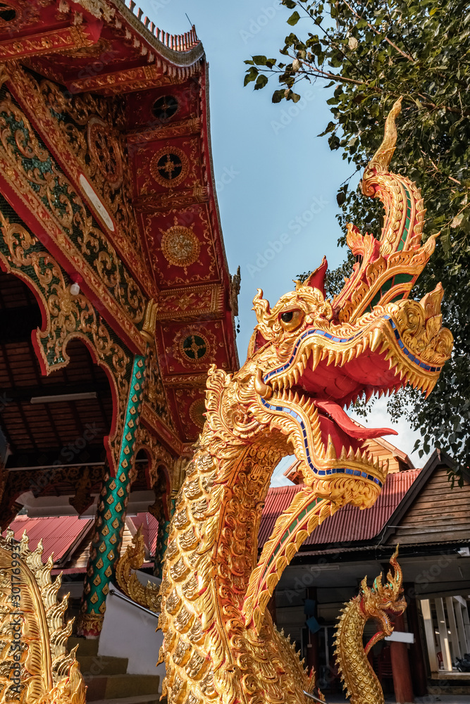 Fototapeta premium Dragon guard statue at the thai buddhist temple entrance