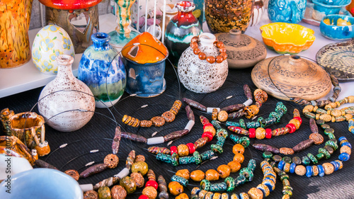 Canvas-taulu Handmade jewelry and accessories at city festival