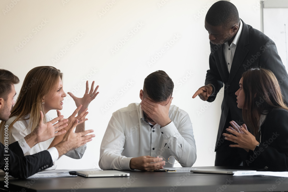 Ταπετσαρία Stressed male ceo feel distressed with annoying employees
