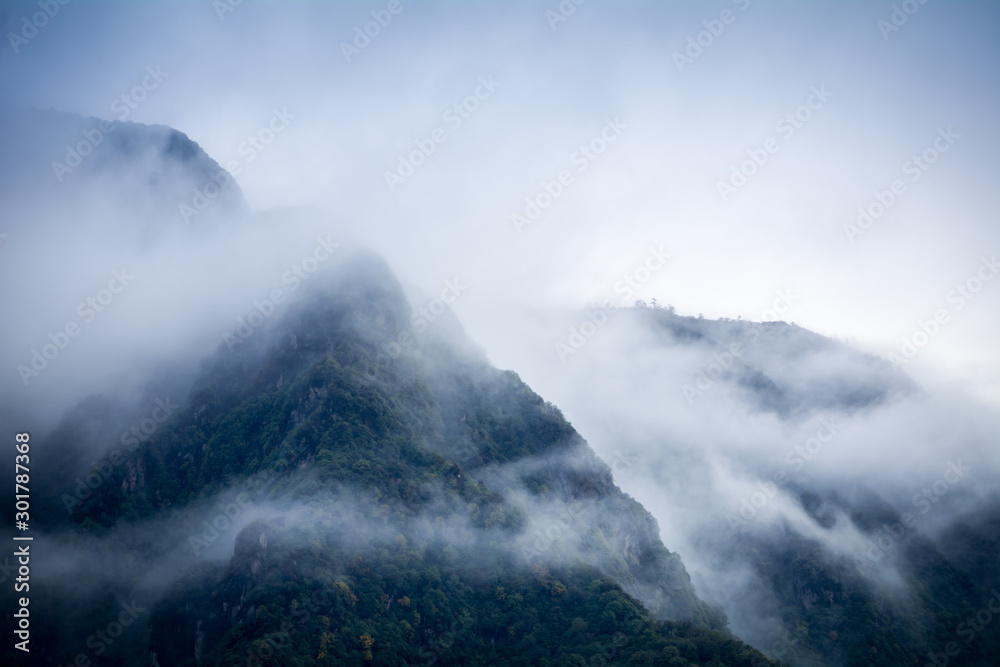 Mountain and clouds - obrazy, fototapety, plakaty 
