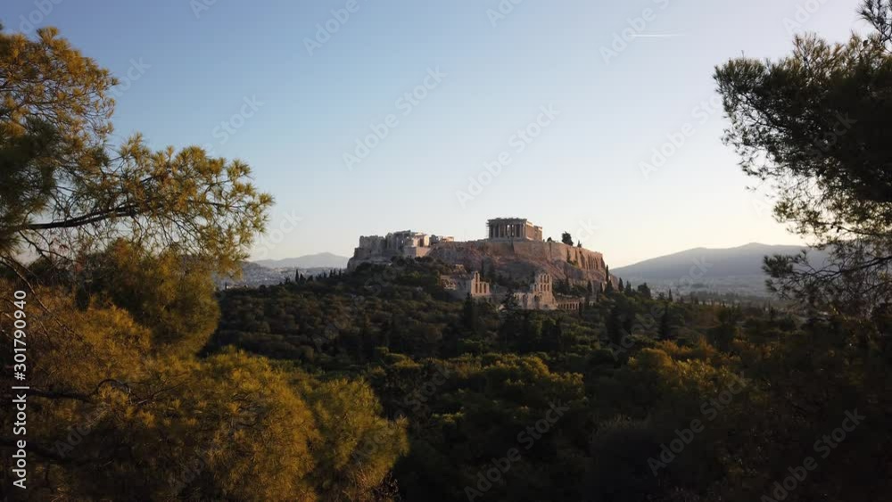 Athen bei Sonnenaufgang mit Akropolis und Parthenon in Griechenland Athen bei Sonnenaufgang mit Akropolis und Parthenon in Griechenland
