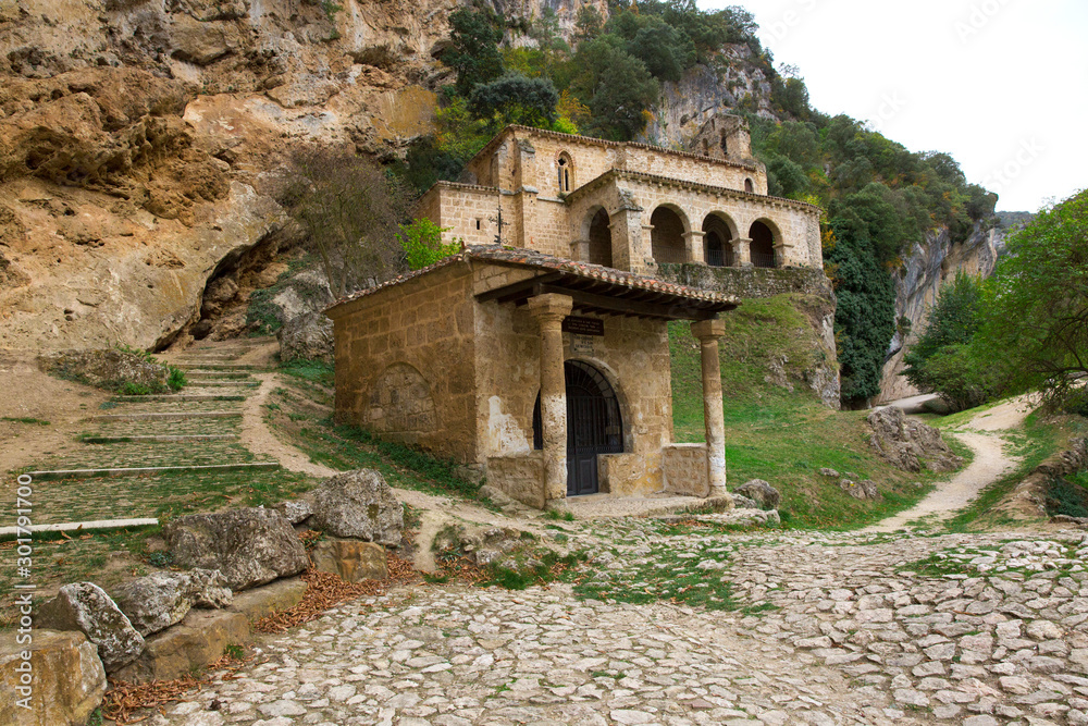 Ermita de Santa María de la Hoz y Ermita del Cristo de los Remedios en Tobera Burgos España