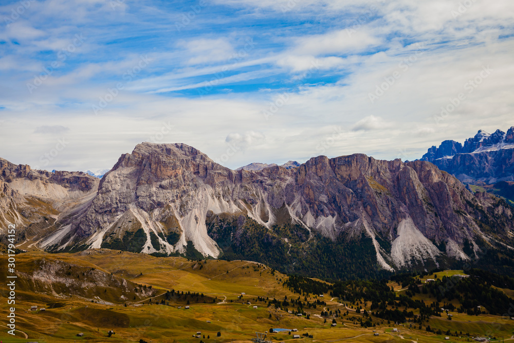 Fototapeta premium Mountain with Field view