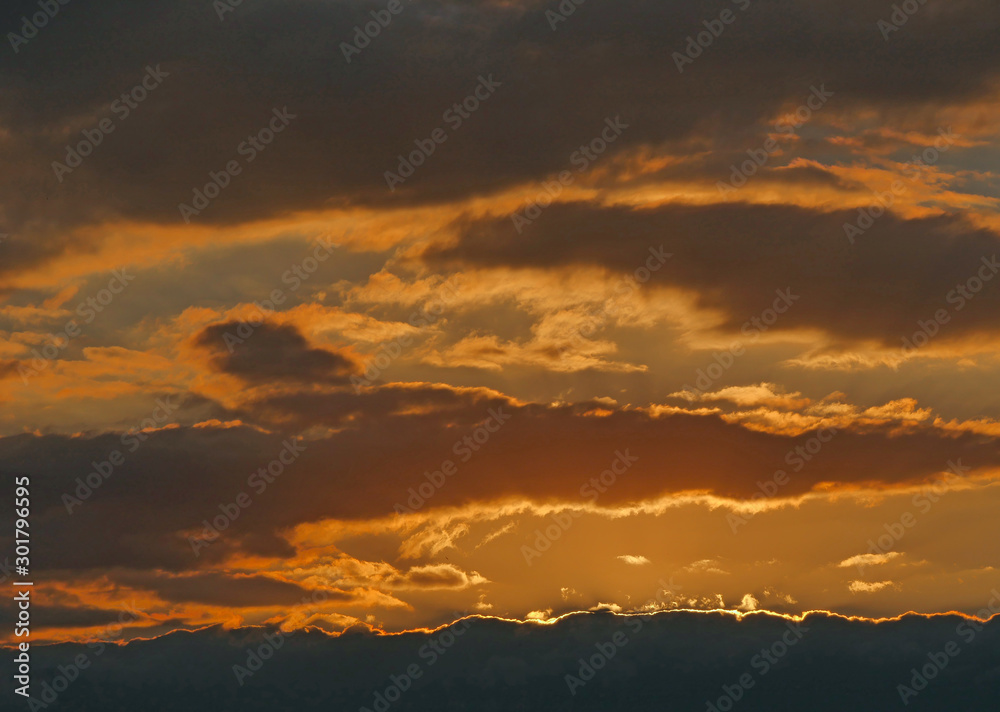 Fototapeta premium beautiful golden sunset sky landscape