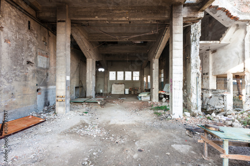 Urban exploration in an abandoned malthouse