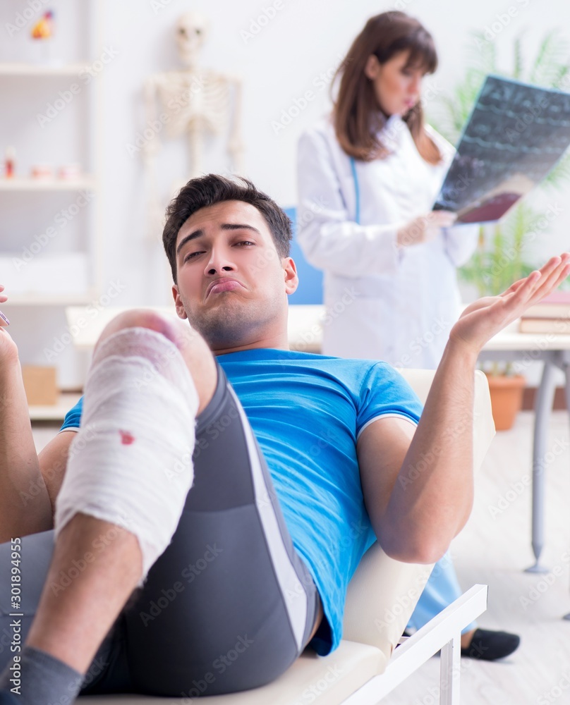 Sports player visiting doctor after injury Sports player visiting doctor after injury