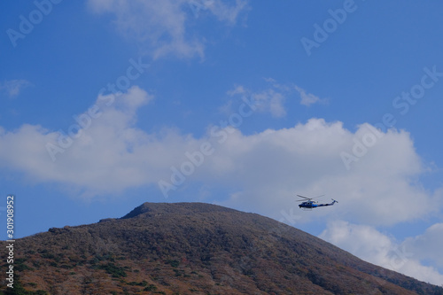 霧島山と救助ヘリ０４