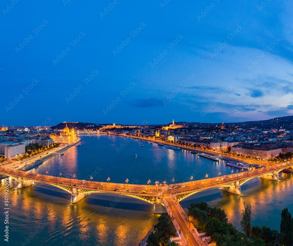 Night panorama of Budapest Hungary - obrazy, fototapety, plakaty 
