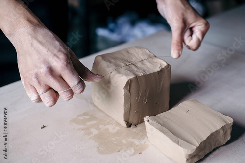 Carta da parati Female potter hands working with clay in workshop