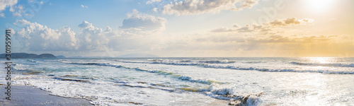 Panorama am Meer mit Blick auf Elba