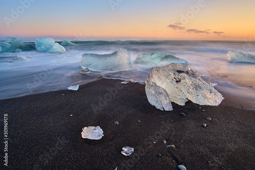 Diamond beach black beach with ice © Miguel